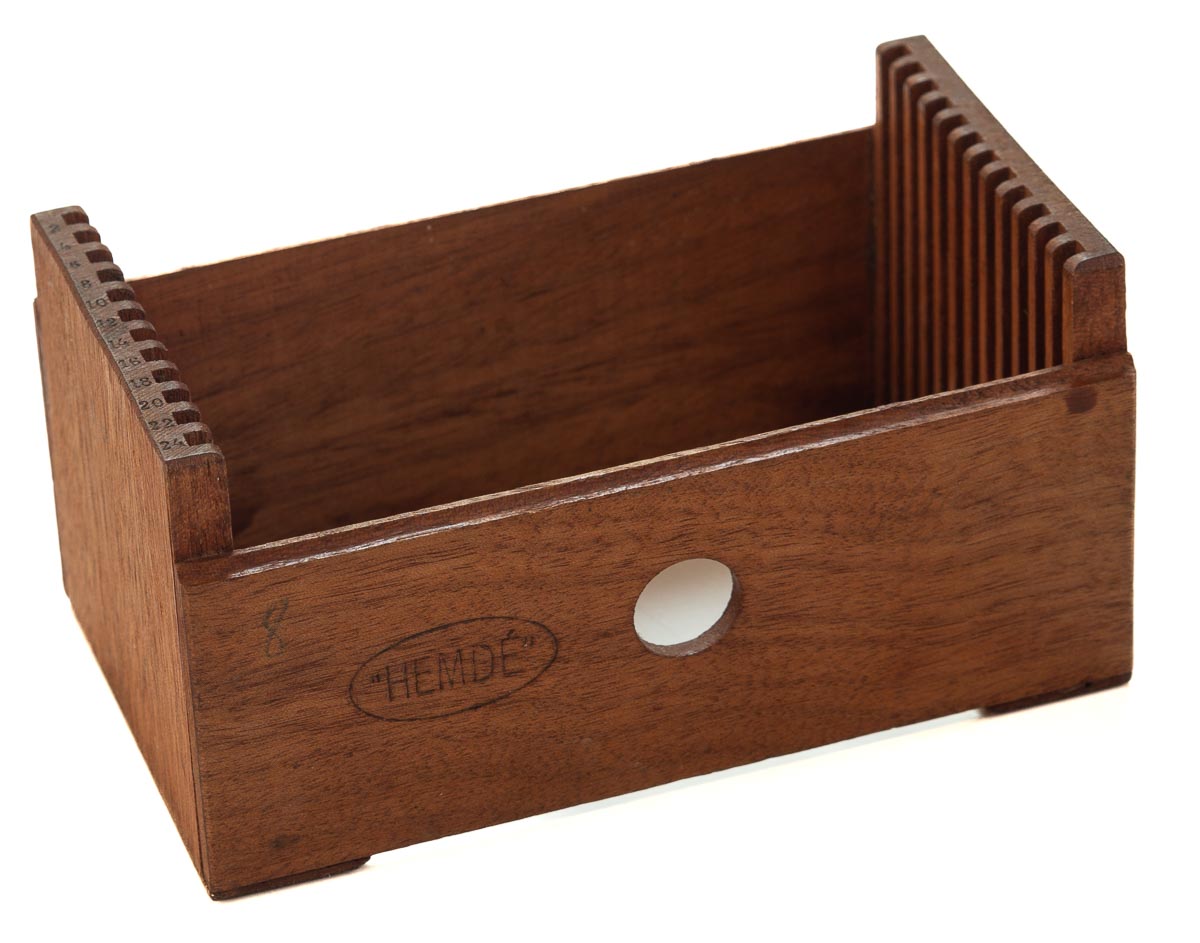 Hemdé wooden slide tray for 6 x 13 autochromes Hemdé wooden slide tray for 6 x 13 autochromes